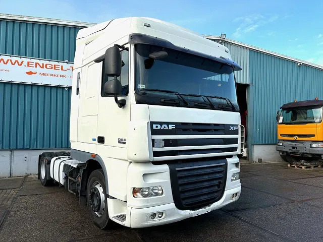 DAF XF 105.460 SPACECAB (ZF MANUAL GEARBOX / MX-BRAKE / 870+430 LITER TANK / EURO 5 EEV / AIRCONDITIONING / FRIDGE) - Cabeza tractora: foto 2 DAF XF 105.460 SPACECAB (ZF MANUAL GEARBOX / MX-BRAKE / 870+430 LITER TANK / EURO 5 EEV / AIRCONDITIONING / FRIDGE) - Cabeza tractora: foto 2