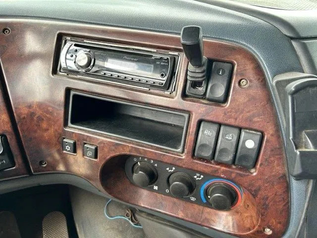 Camión multibasculante DAF 95.480 XF SPACECAB 6x2 WITH HOOK-ARM SYSTEM (EURO 3 / ZF16 MANUAL GEARBOX / ZF-INTARDER / STEEL-/AIR SUSPENSION / AIRCONDITIONIN: foto 9