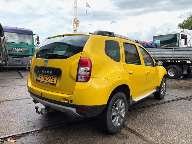 Dacia Duster 1.5DCI 4x4 MINI MPV (6 GEARS MANUAL GEARBOX / AIRCONDITIONING / CRUISE CONTROL / ETC.) - Coche: foto 3 Dacia Duster 1.5DCI 4x4 MINI MPV (6 GEARS MANUAL GEARBOX / AIRCONDITIONING / CRUISE CONTROL / ETC.) - Coche: foto 3