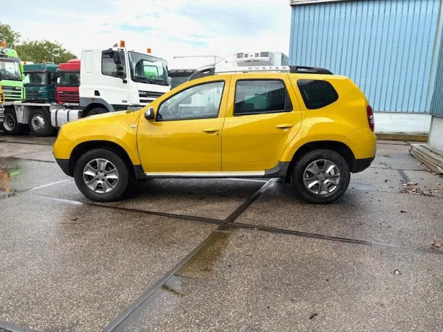 Dacia Duster 1.5DCI 4x4 MINI MPV (6 GEARS MANUAL GEARBOX / AIRCONDITIONING / CRUISE CONTROL / ETC.) - Coche: foto 5 Dacia Duster 1.5DCI 4x4 MINI MPV (6 GEARS MANUAL GEARBOX / AIRCONDITIONING / CRUISE CONTROL / ETC.) - Coche: foto 5