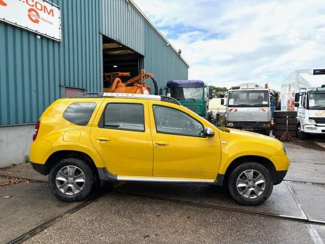 Dacia Duster 1.5DCI 4x4 MINI MPV (6 GEARS MANUAL GEARBOX / AIRCONDITIONING / CRUISE CONTROL / ETC.) - Coche: foto 4 Dacia Duster 1.5DCI 4x4 MINI MPV (6 GEARS MANUAL GEARBOX / AIRCONDITIONING / CRUISE CONTROL / ETC.) - Coche: foto 4