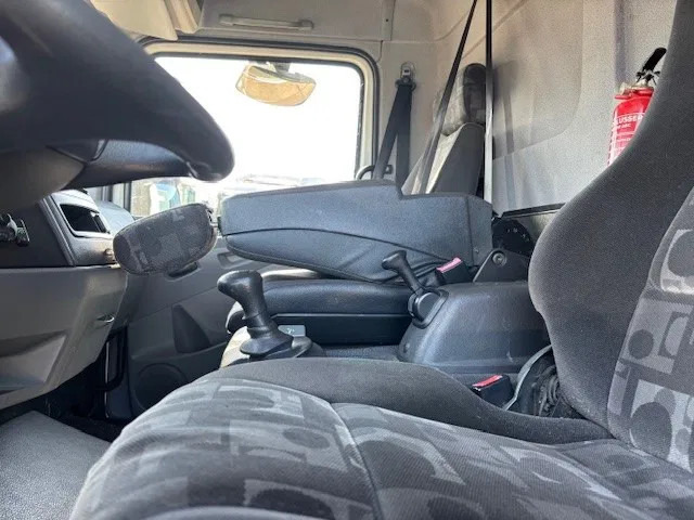 Camión frigorífico Mercedes-Benz Atego 816 L 4x2 ORIGINAL DUTCH COOLER TRUCK WITH CARRIER XARIOS 600D/E (MANUAL GEARBOX / AIRCONDITIONING / 2.000 KG. TAILLIFT): foto 6