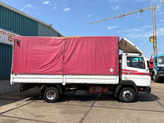 Mercedes-Benz LK 814 K 6-CILINDER FULL STEEL WITH TENT BOX / CATTLE BOX (MANUAL GEARBOX / FULL STEEL SUSPENSION) - Camión lona: foto 5 Mercedes-Benz LK 814 K 6-CILINDER FULL STEEL WITH TENT BOX / CATTLE BOX (MANUAL GEARBOX / FULL STEEL SUSPENSION) - Camión lona: foto 5