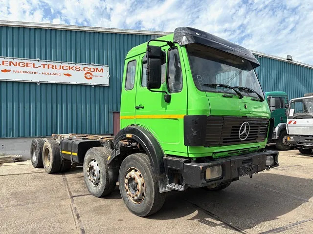 Mercedes-Benz SK 3335K 8x4 FULL STEEL CHASSIS (ZF16 MANUAL GEARBOX / RETARDER / FULL STEEL SUSPENSION / REDUCTION AXLES) - Camión chasis: foto 2 Mercedes-Benz SK 3335K 8x4 FULL STEEL CHASSIS (ZF16 MANUAL GEARBOX / RETARDER / FULL STEEL SUSPENSION / REDUCTION AXLES) - Camión chasis: foto 2