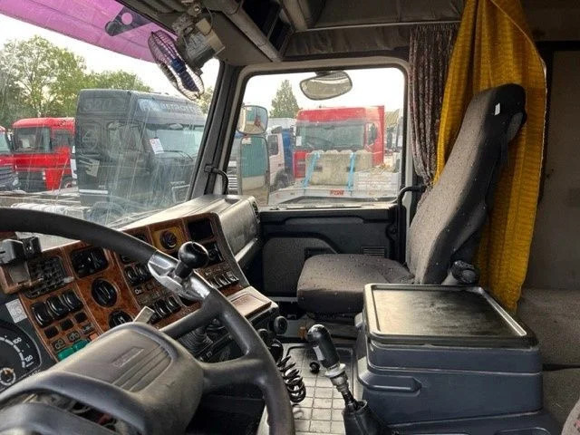 Foto del interior 2: Camión volquete Scania R143-450 V8 STREAMLINE 6x2 FULL STEEL KIPPER (MANUAL GEARBOX / FULL STEEL SUSPENSION / 10 TIRES / ROBSON DRIVE / MECHANICAL PUMP