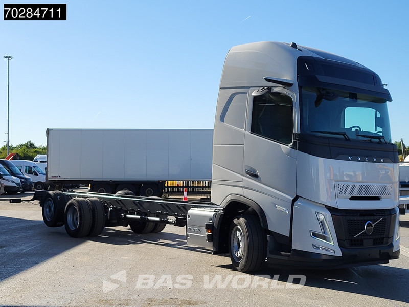 Volvo FH 62 R AERO 6X2 NEW Horsetruck chassis Lift+Lenkachse Dynamic Steering Mirror cam Euro 6 - Camión: foto 3 Volvo FH 62 R AERO 6X2 NEW Horsetruck chassis Lift+Lenkachse Dynamic Steering Mirror cam Euro 6 - Camión: foto 3