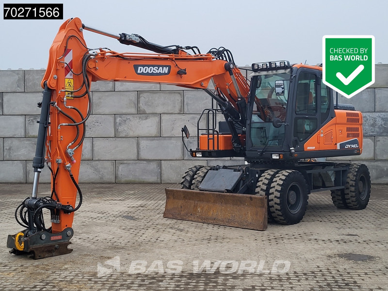 Doosan DX140 W-5 OIL QUICK - GERMAN - Excavadora de ruedas: foto 1 Doosan DX140 W-5 OIL QUICK - GERMAN - Excavadora de ruedas: foto 1