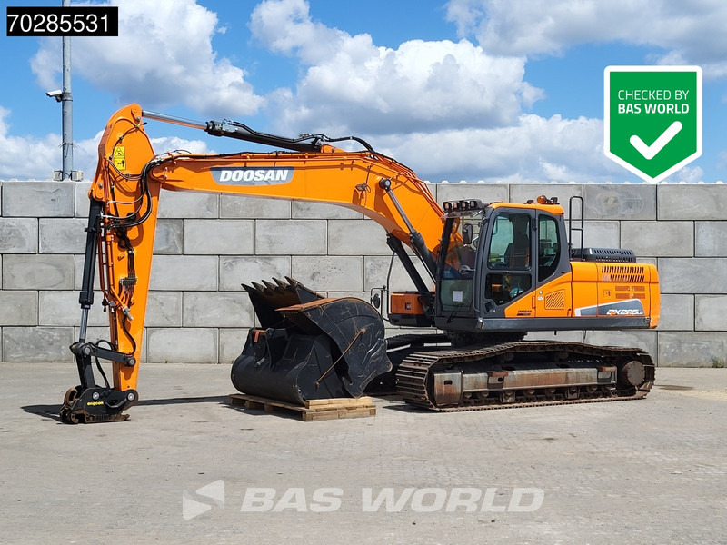 Doosan DX225 LC-5 3 BUCKETS - Excavadora de cadenas: foto 1 Doosan DX225 LC-5 3 BUCKETS - Excavadora de cadenas: foto 1