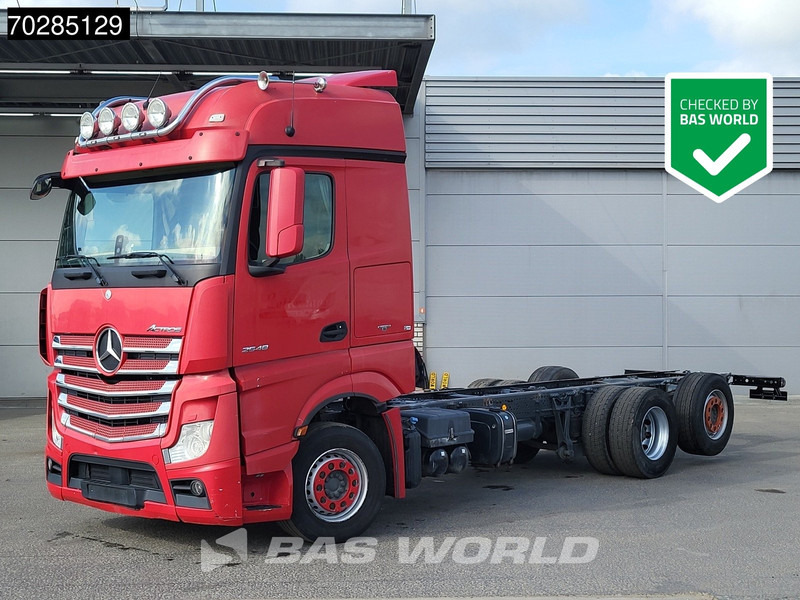 Mercedes-Benz Actros 2548 Actros 6X2 BigSpace Retarder PTO Liftachse Xenon ACC Navi Euro 6 - Camión chasis: foto 1 Mercedes-Benz Actros 2548 Actros 6X2 BigSpace Retarder PTO Liftachse Xenon ACC Navi Euro 6 - Camión chasis: foto 1