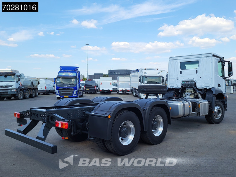 Mercedes-Benz Arocs 2640 6X4 NEW chassis Steel suspension Big-Axle Alcoa Automatic Euro 6 - Camión chasis: foto 5 Mercedes-Benz Arocs 2640 6X4 NEW chassis Steel suspension Big-Axle Alcoa Automatic Euro 6 - Camión chasis: foto 5