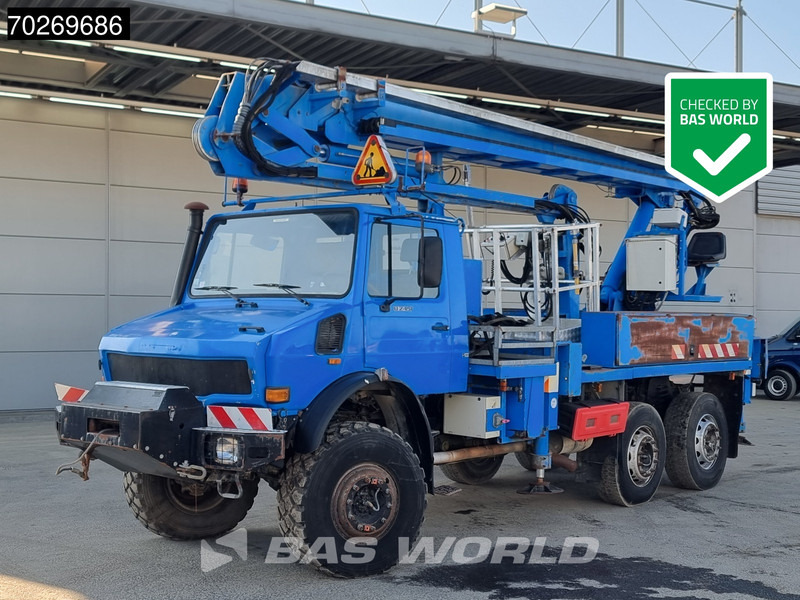 Mercedes-Benz Unimog 6X6 Unimog Engin EGI TP 226 hubarbeitsbühne Manual Euro 2 - Camión grúa: foto 1 Mercedes-Benz Unimog 6X6 Unimog Engin EGI TP 226 hubarbeitsbühne Manual Euro 2 - Camión grúa: foto 1