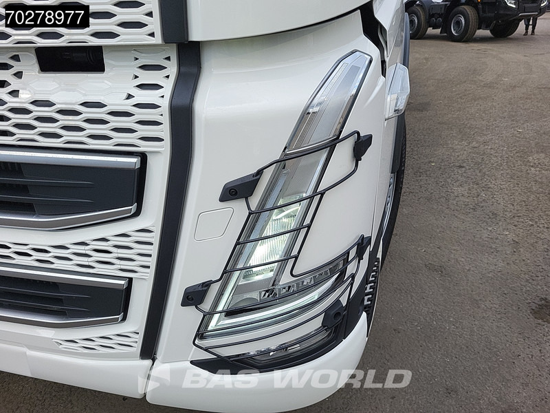 Camión multibasculante nuevo Volvo FH 540 8X4 NEW! HYVA 30-62 Heavy-Duty Lift-Steering Axle Retarder Euro 6: foto 20