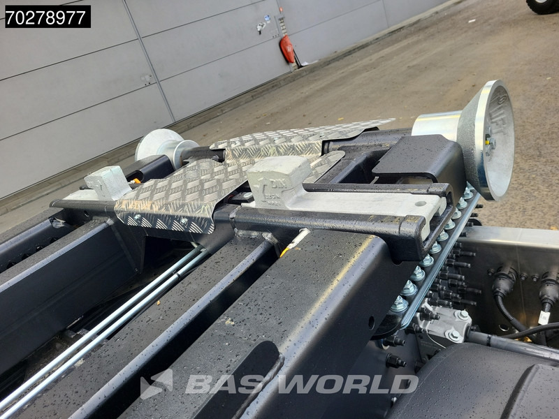 Camión multibasculante nuevo Volvo FH 540 8X4 NEW! HYVA 30-62 Heavy-Duty Lift-Steering Axle Retarder Euro 6: foto 16