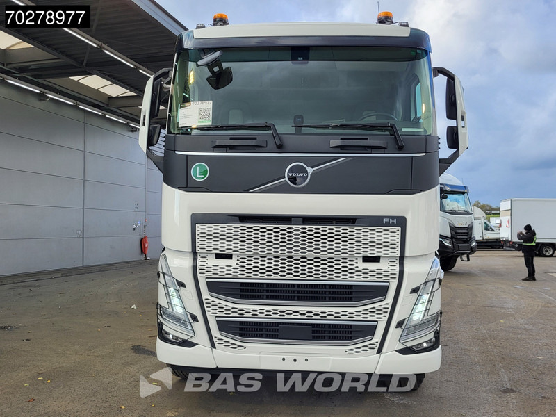 Camión multibasculante nuevo Volvo FH 540 8X4 NEW! HYVA 30-62 Heavy-Duty Lift-Steering Axle Retarder Euro 6: foto 9
