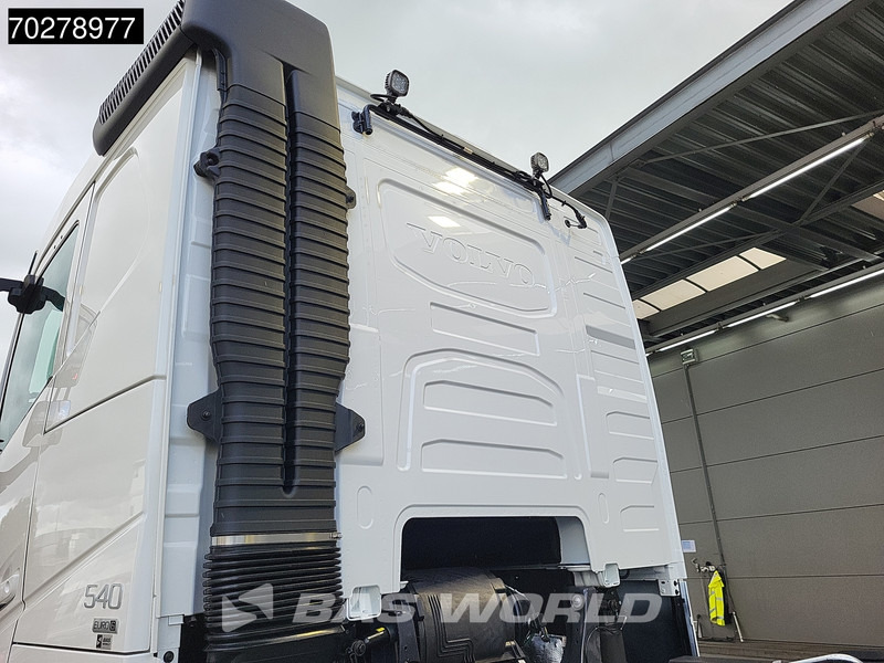 Camión multibasculante nuevo Volvo FH 540 8X4 NEW! HYVA 30-62 Heavy-Duty Lift-Steering Axle Retarder Euro 6: foto 6