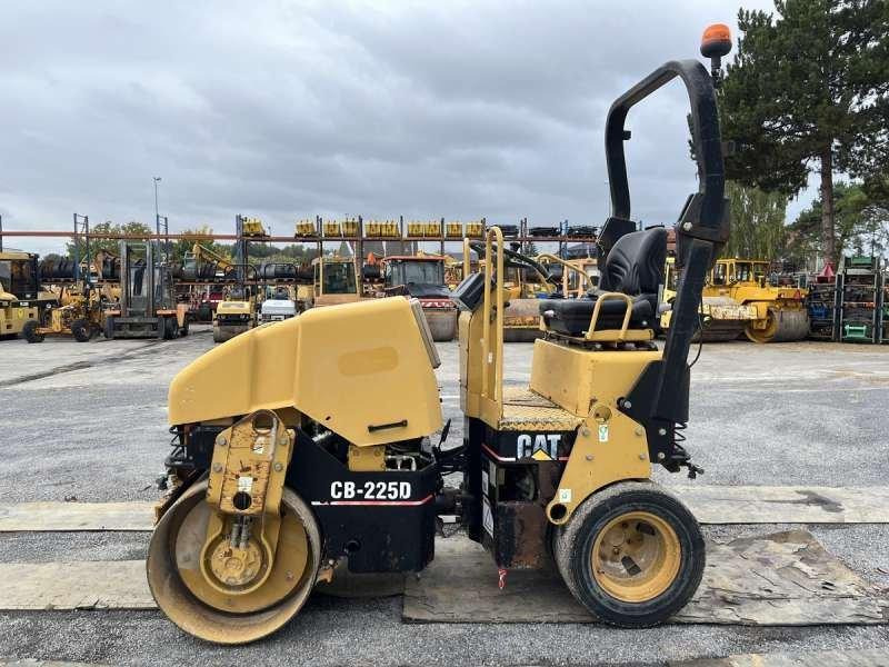 Caterpillar CB225D - Compactador mixto: foto 4 Caterpillar CB225D - Compactador mixto: foto 4