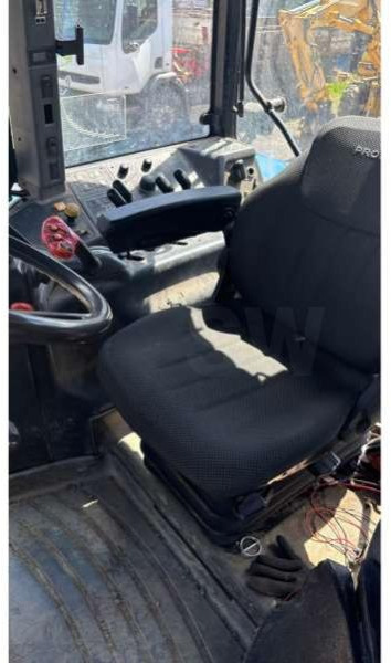 New Holland TM175 - Tractor: foto 4 New Holland TM175 - Tractor: foto 4