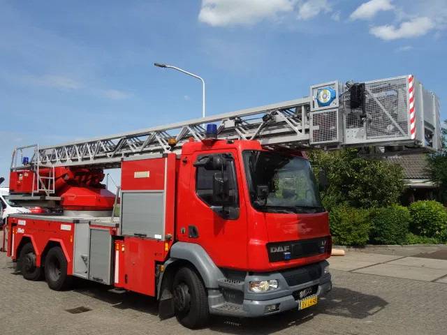 DAF LF 55.250 METZ 30 meter - Camión de bomberos: foto 4 DAF LF 55.250 METZ 30 meter - Camión de bomberos: foto 4