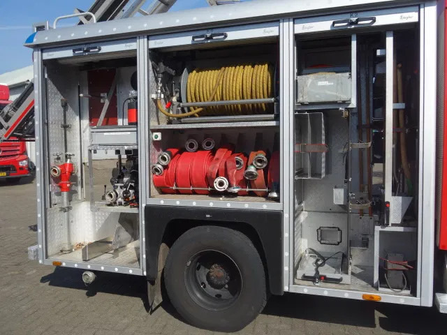 Camión de bomberos MAN 15 224-with winch 2500liter tank manual gearbox ,ziegler pomp: foto 17