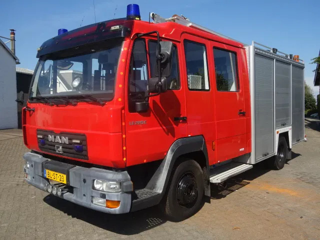 MAN LE 220C GODIVA POMP 2000 LITER TANK,MANUAL GEARBOX - Camión de bomberos: foto 2 MAN LE 220C GODIVA POMP 2000 LITER TANK,MANUAL GEARBOX - Camión de bomberos: foto 2