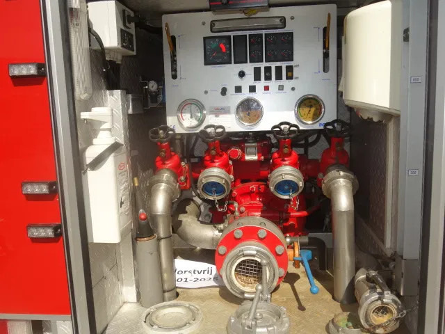 MAN LE 220C GODIVA POMP 2000 LITER TANK,MANUAL GEARBOX - Camión de bomberos: foto 5 MAN LE 220C GODIVA POMP 2000 LITER TANK,MANUAL GEARBOX - Camión de bomberos: foto 5