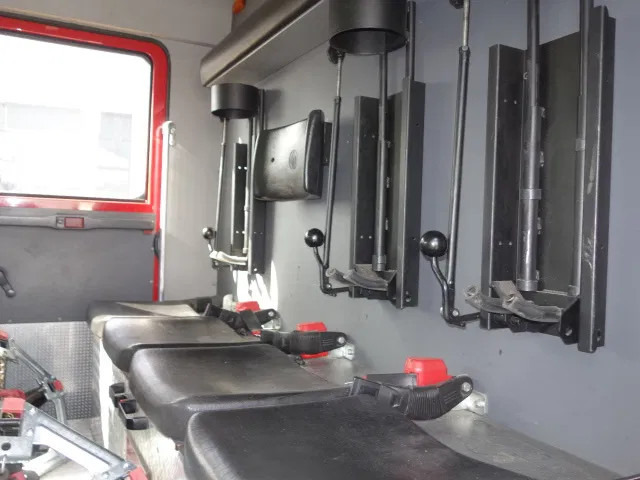 Leasing de Mercedes-Benz Actros 1831 4X4 ZIEGLER BOMBEROS POMP,2500 L TANK Mercedes-Benz Actros 1831 4X4 ZIEGLER BOMBEROS POMP,2500 L TANK: foto 15