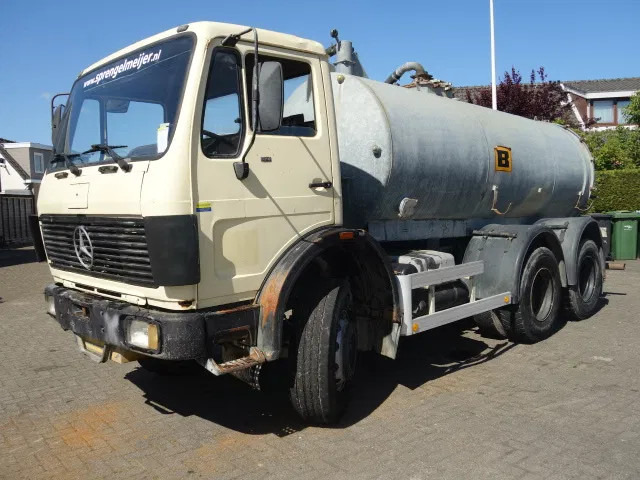 Mercedes-Benz MB 2222 6X4 WATERTANKER WITH PUMP - Camión cisterna: foto 2 Mercedes-Benz MB 2222 6X4 WATERTANKER WITH PUMP - Camión cisterna: foto 2