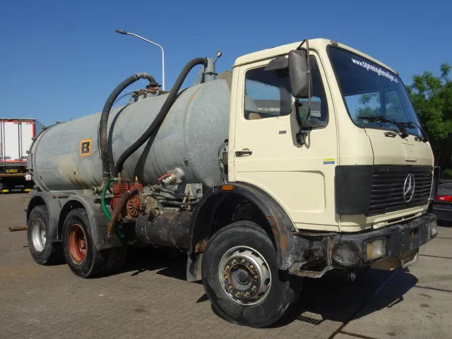 Mercedes-Benz MB 2222 6X4 WATERTANKER WITH PUMP - Camión cisterna: foto 1 Mercedes-Benz MB 2222 6X4 WATERTANKER WITH PUMP - Camión cisterna: foto 1