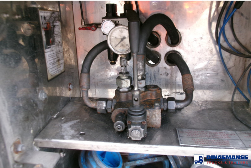 Leasing de LAG Fuel tank alu 44.5 m3 / 6 comp + pump LAG Fuel tank alu 44.5 m3 / 6 comp + pump: foto 16