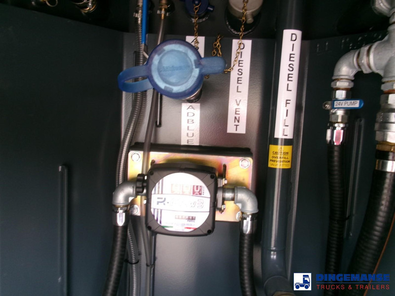 Camión cisterna MAN HX 18.330 4X4 RHD fuel tank 5.5 m3: foto 13