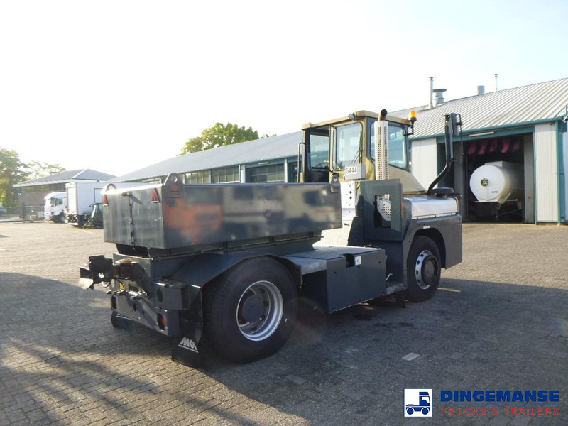 MOL RM 255 4X4 terminal drawbar tractor 150 ton - Tractor industrial: foto 4 MOL RM 255 4X4 terminal drawbar tractor 150 ton - Tractor industrial: foto 4