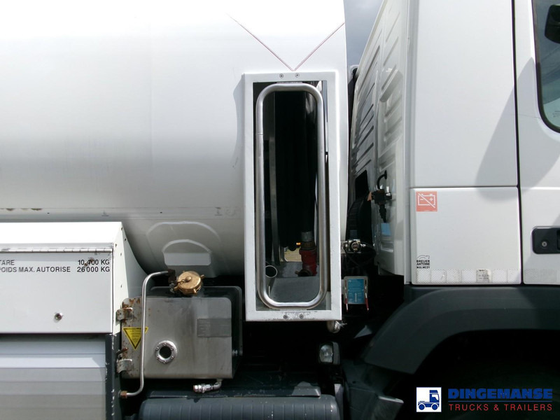 Volvo FM 380 6X2 fuel tank 20.6 m3 / 4 comp - Camión cisterna: foto 5 Volvo FM 380 6X2 fuel tank 20.6 m3 / 4 comp - Camión cisterna: foto 5