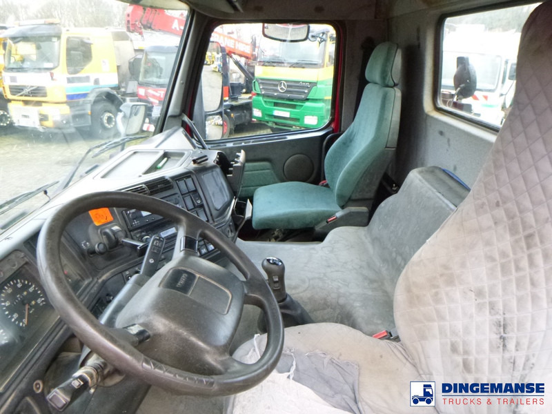 Foto del interior 1: Camión multibasculante Volvo FM12 380 6x4 Euro 2 Hiab Multilift container hook 21 t