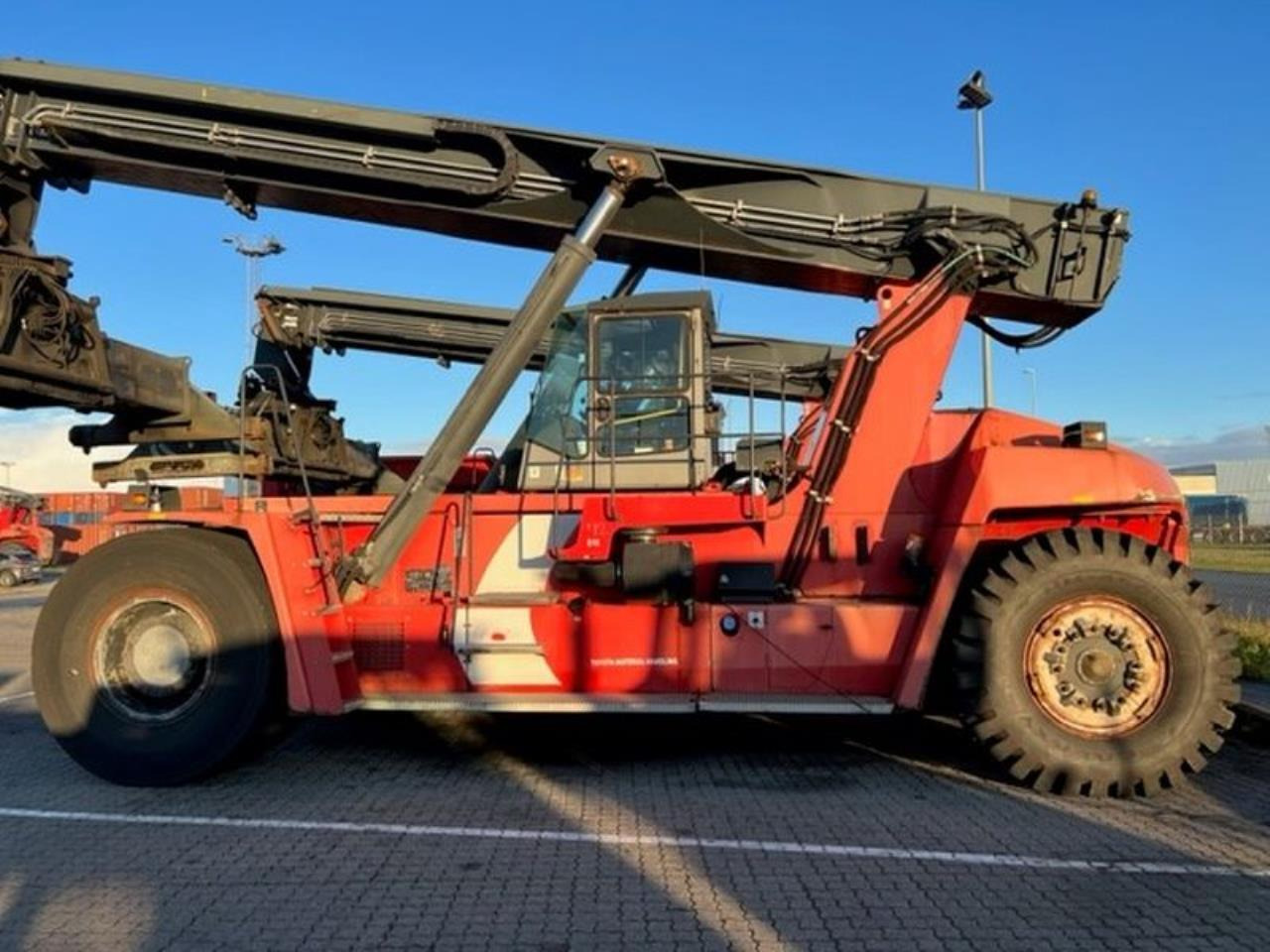 Kalmar DRF450-65S6X - Reach stacker: foto 1 Kalmar DRF450-65S6X - Reach stacker: foto 1