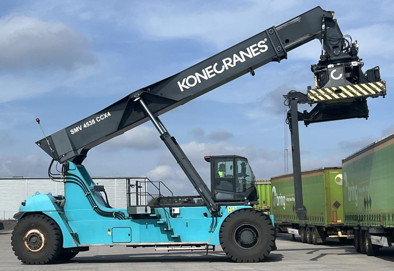 SMV 4538 CCX4 - Reach stacker: foto 1 SMV 4538 CCX4 - Reach stacker: foto 1