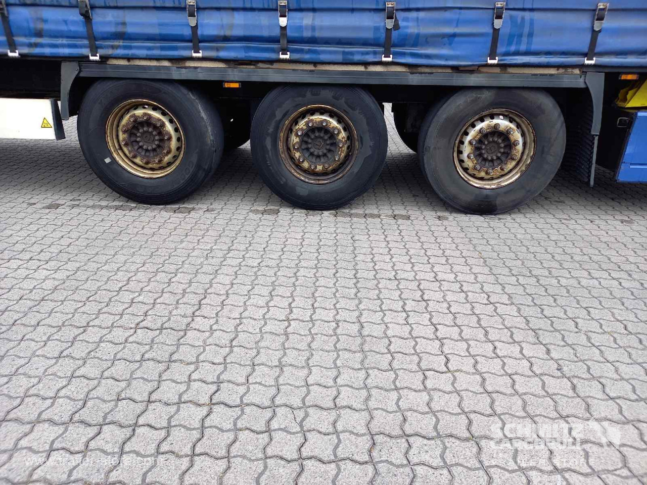KRONE Auflieger Curtainsider Standard - Semirremolque lona: foto 2 KRONE Auflieger Curtainsider Standard - Semirremolque lona: foto 2