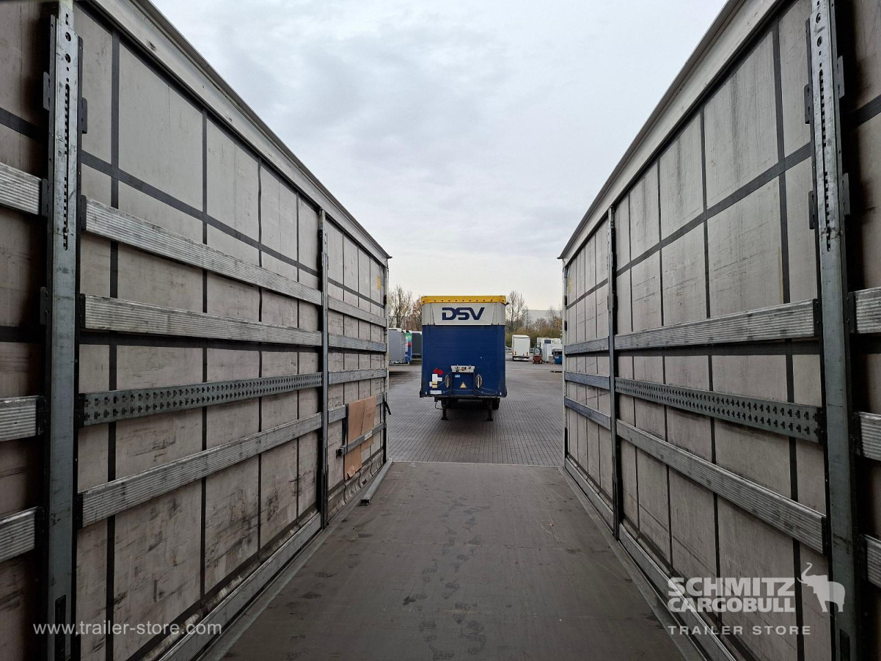 SCHMITZ Auflieger Curtainsider Mega - Semirremolque lona: foto 4 SCHMITZ Auflieger Curtainsider Mega - Semirremolque lona: foto 4