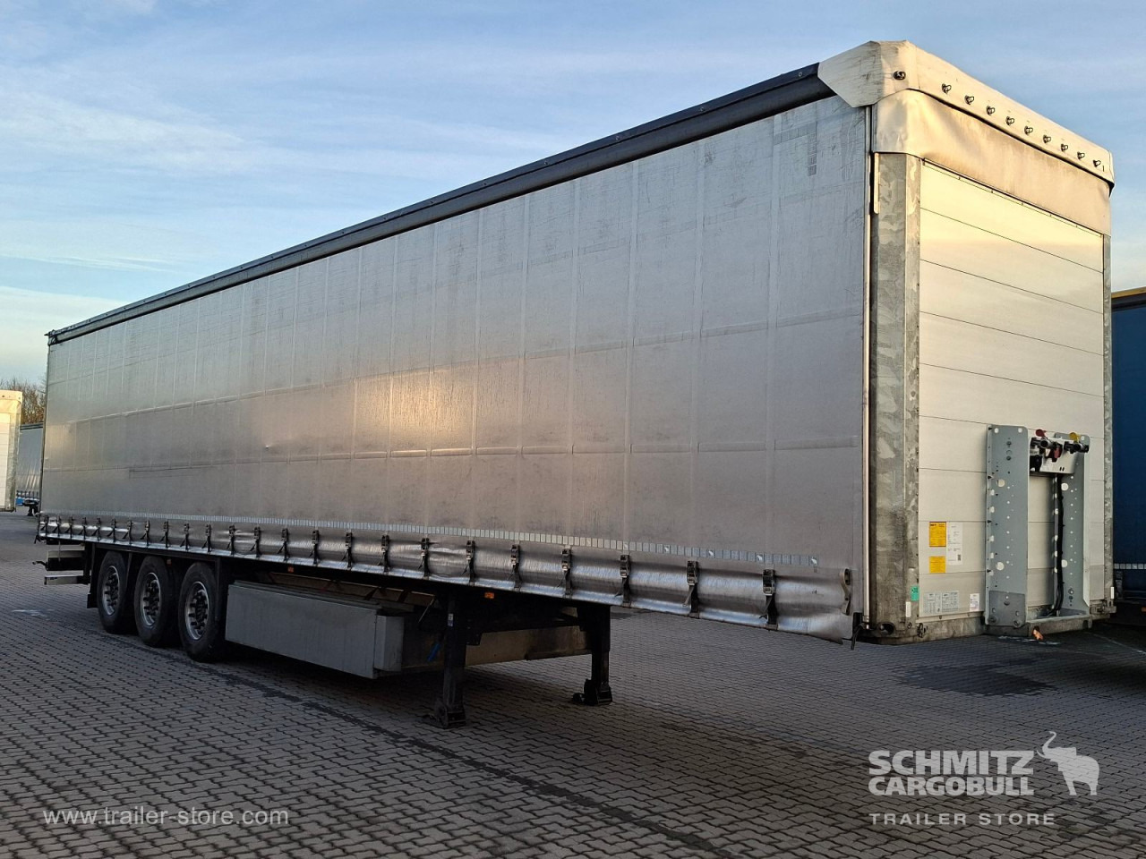 SCHMITZ Auflieger Curtainsider Standard - Semirremolque lona: foto 1 SCHMITZ Auflieger Curtainsider Standard - Semirremolque lona: foto 1