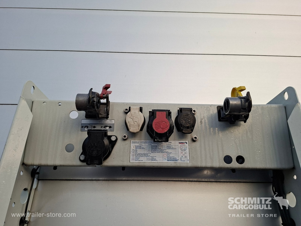 SCHMITZ Auflieger Curtainsider Standard - Semirremolque lona: foto 4 SCHMITZ Auflieger Curtainsider Standard - Semirremolque lona: foto 4