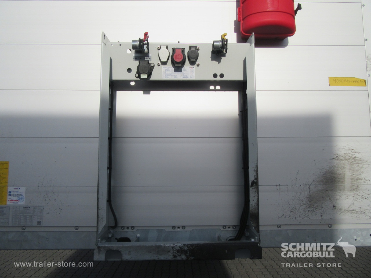SCHMITZ Auflieger Trockenfrachtkoffer Standard - Semirremolque caja cerrada: foto 4 SCHMITZ Auflieger Trockenfrachtkoffer Standard - Semirremolque caja cerrada: foto 4