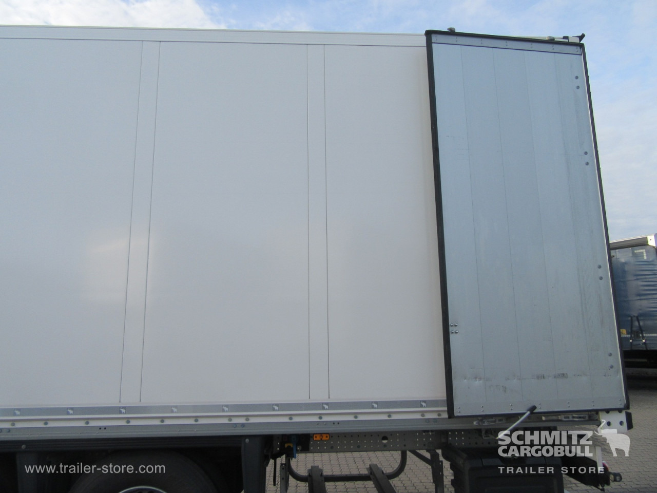 SCHMITZ Auflieger Trockenfrachtkoffer Standard - Semirremolque caja cerrada: foto 2 SCHMITZ Auflieger Trockenfrachtkoffer Standard - Semirremolque caja cerrada: foto 2