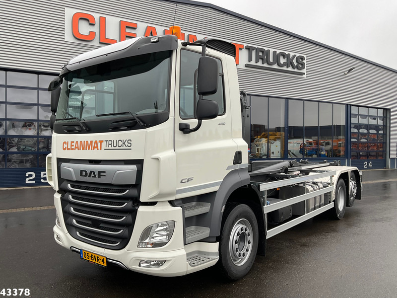 DAF FAN CF 430 VDL 21 Ton haakarmsysteem - Camión multibasculante: foto 2 DAF FAN CF 430 VDL 21 Ton haakarmsysteem - Camión multibasculante: foto 2