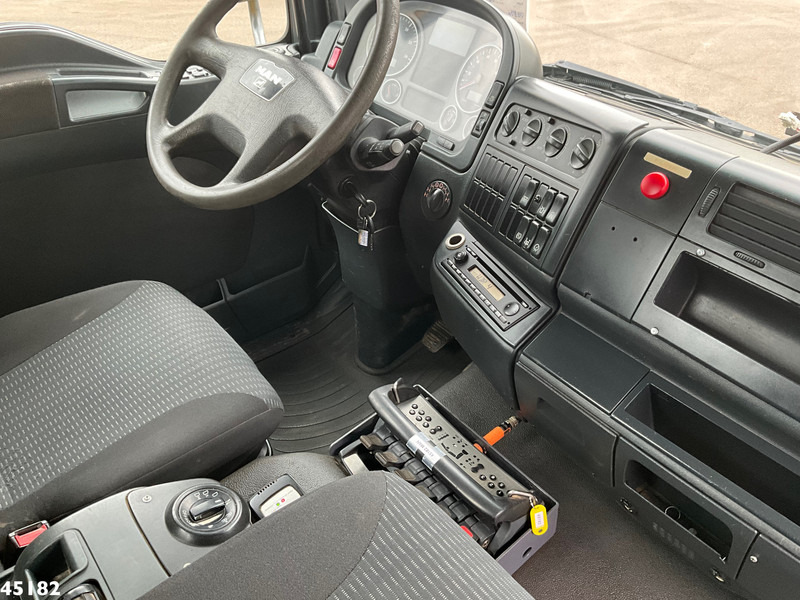 Foto del interior 1: Leasing de MAN TGM 13.290 4x4 Hiab 9 Tonmeter laadkraan Just 222.472 km! MAN TGM 13.290 4x4 Hiab 9 Tonmeter laadkraan Just 222.472 km!