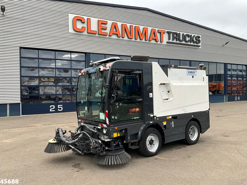 Schmidt Cleango Compact 500 Euro 6 with 3-rd brush Just 41.050 km! - Barredora vial: foto 3 Schmidt Cleango Compact 500 Euro 6 with 3-rd brush Just 41.050 km! - Barredora vial: foto 3