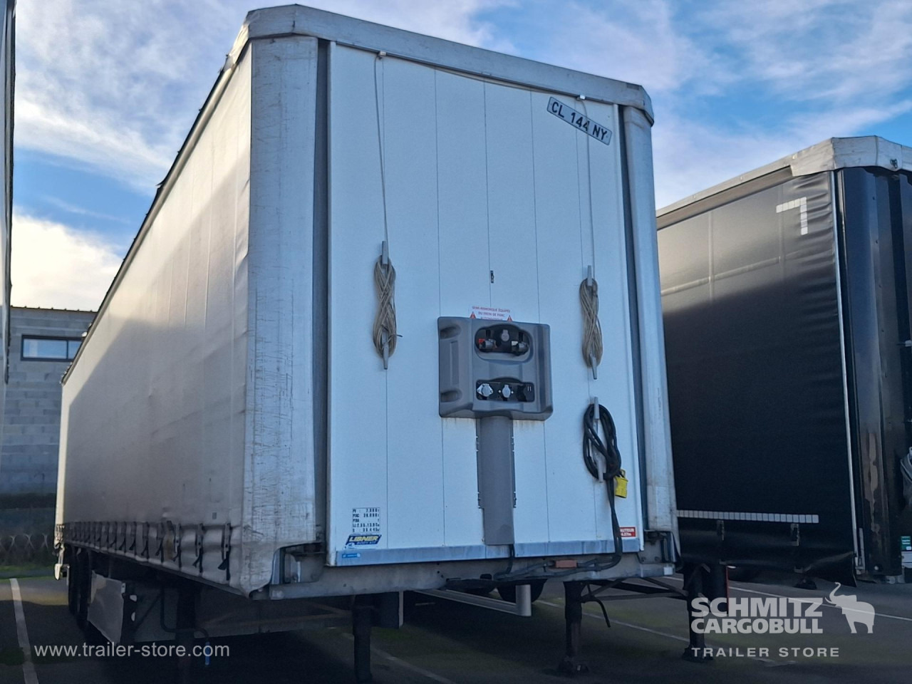 FRUEHAUF Curtainsider Standard Taillift - Semirremolque lona: foto 1 FRUEHAUF Curtainsider Standard Taillift - Semirremolque lona: foto 1