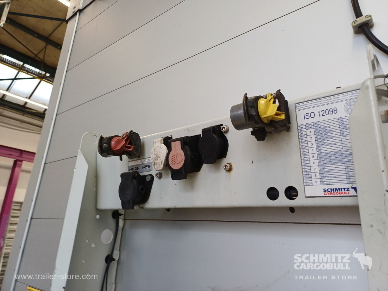 SCHMITZ Auflieger Curtainsider Standard - Semirremolque lona: foto 2 SCHMITZ Auflieger Curtainsider Standard - Semirremolque lona: foto 2