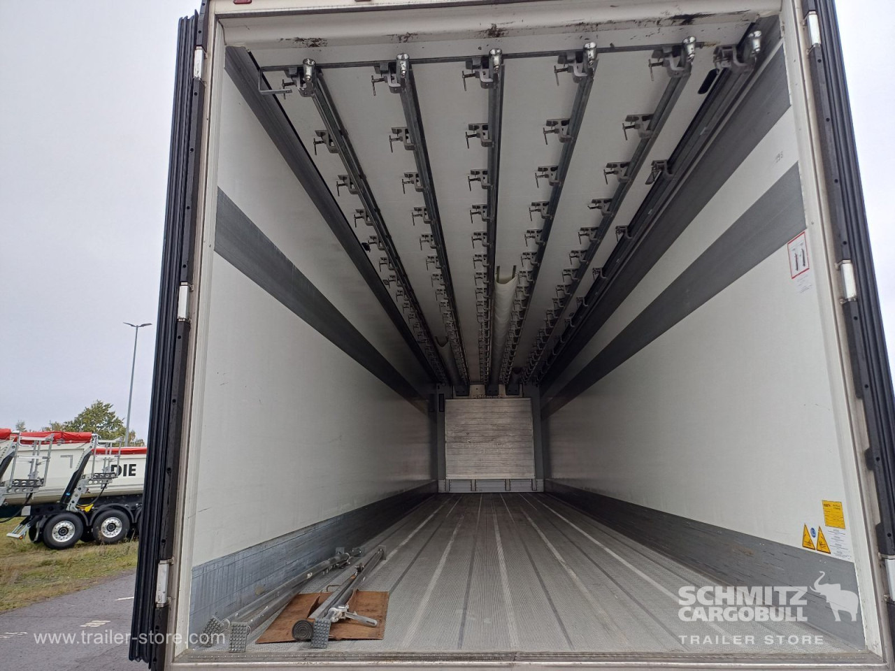 Semirremolque isotérmico SCHMITZ Auflieger Tiefkühler Fleischhang: foto 9
