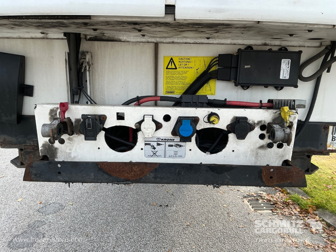KRONE Reefer Standard Taillift - Semirremolque isotérmico: foto 4 KRONE Reefer Standard Taillift - Semirremolque isotérmico: foto 4