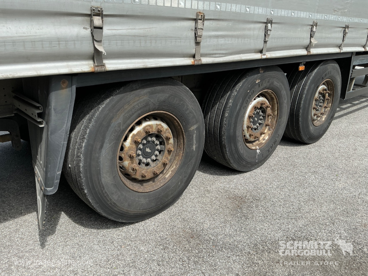 SCHMITZ Curtainsider Standard Taillift - Semirremolque lona: foto 2 SCHMITZ Curtainsider Standard Taillift - Semirremolque lona: foto 2