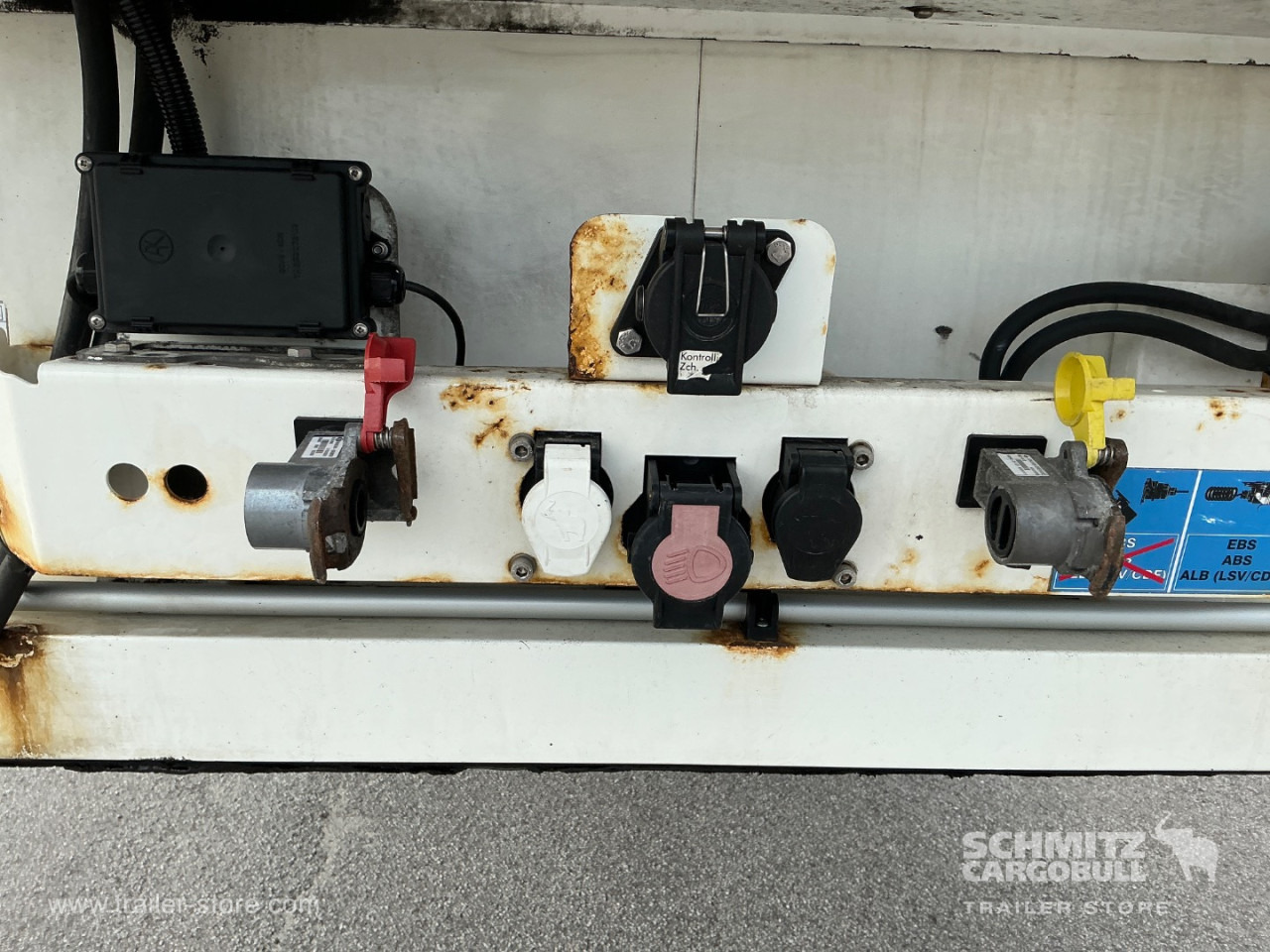 SCHMITZ Reefer Multitemp Double deck Taillift - Semirremolque isotérmico: foto 4 SCHMITZ Reefer Multitemp Double deck Taillift - Semirremolque isotérmico: foto 4